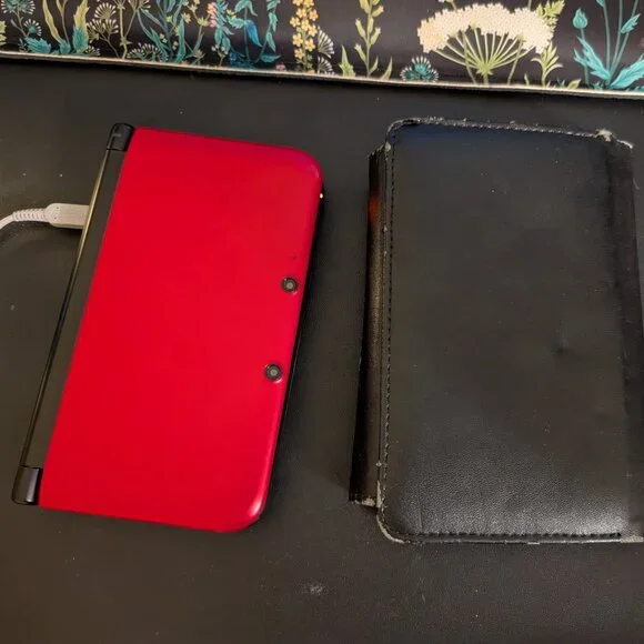 Nintendo 3DS XL, red, includes case and 15 games - Picture 7 of 8